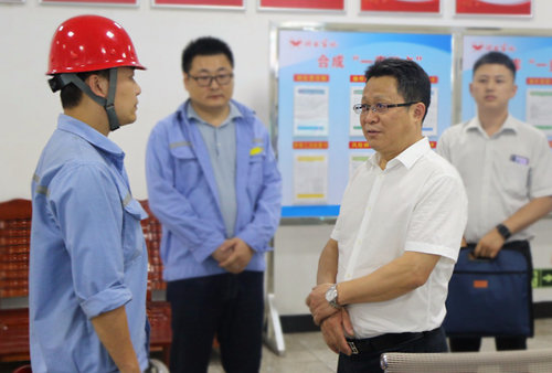 集團領導看望慰問離退休黨員、基層困難黨員和年輕黨員(圖1)
