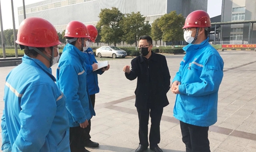 王大真到股份公司、楚星公司和松滋肥業(yè)現(xiàn)場檢查疫情防控及安全生產情況(圖1)