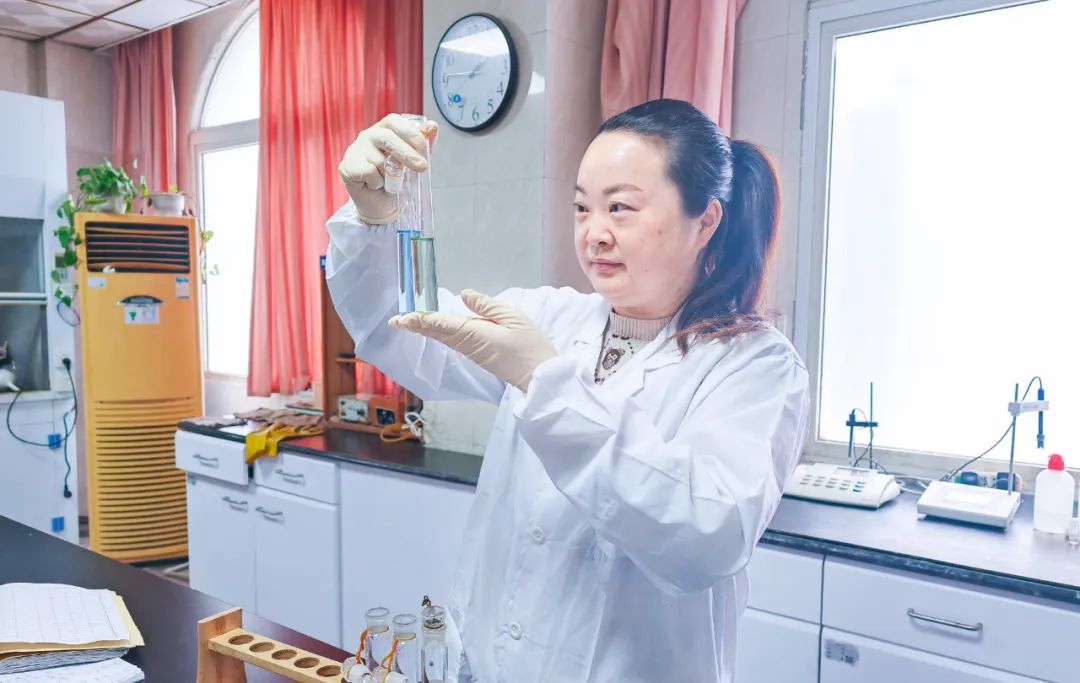 【宜化榜樣】股份公司黃冬燕：立足分析崗位，爭當(dāng)技術(shù)能手(圖2)
