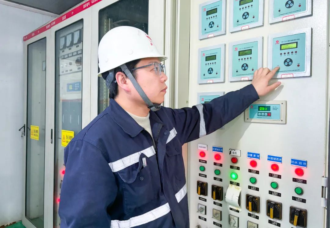 宜化礦業(yè)郭倉(cāng)?。簼M腔熱愛(ài)向機(jī)電，一片初心為礦山(圖3)