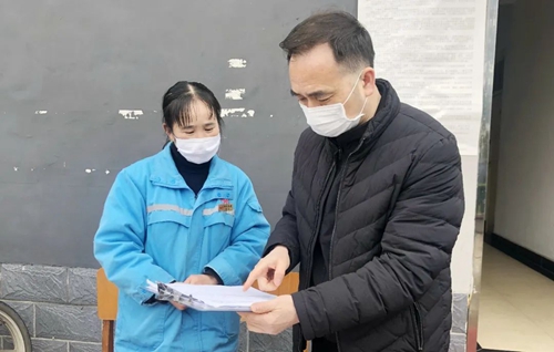周金平先后到楚星公司、松滋肥業(yè)、實(shí)訓(xùn)基地和股份公司檢查疫情防控工作