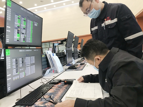 王大真到新疆宜化、新疆宜化礦業(yè)走訪慰問(wèn)干部職工