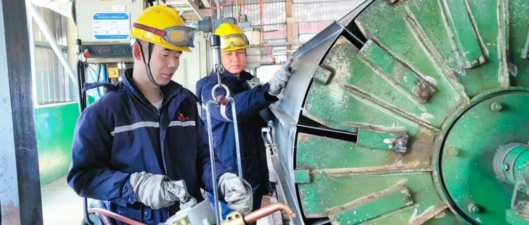 青海宜化電石分廠電極殼班：加強標準化建設(shè)，保障電石爐長周期穩(wěn)定運行